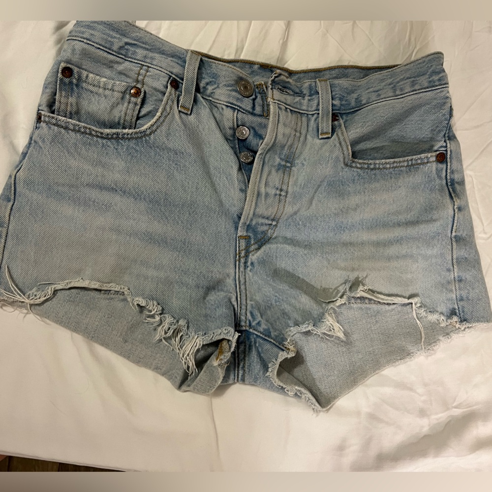 501 Levi’s high rise shorts size 27